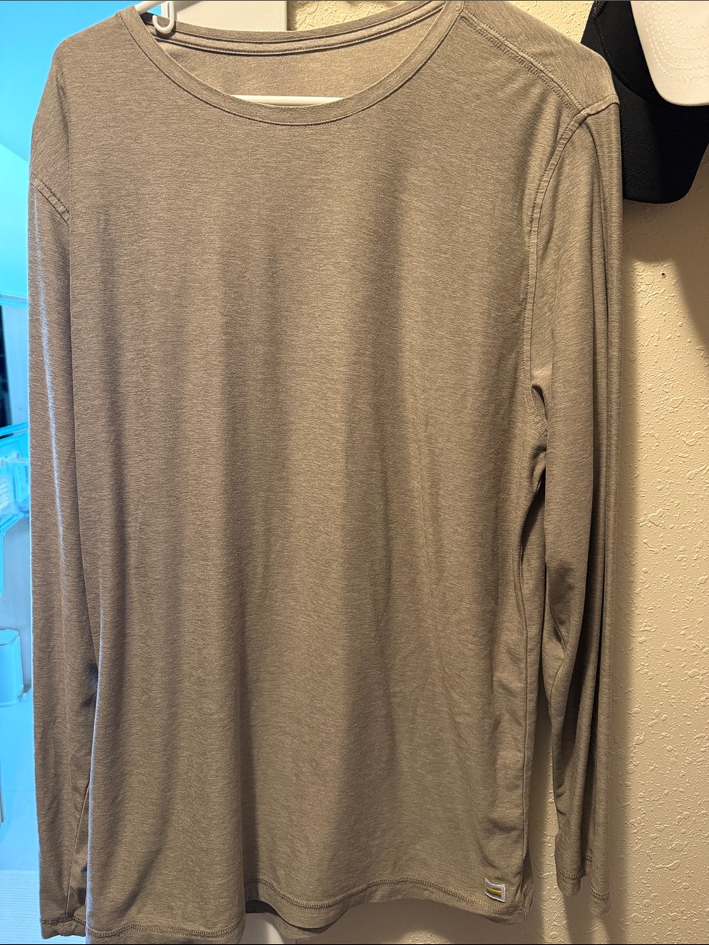 Vuori Men's Long-Sleeve Crew Neck Shirt - Taupe XL